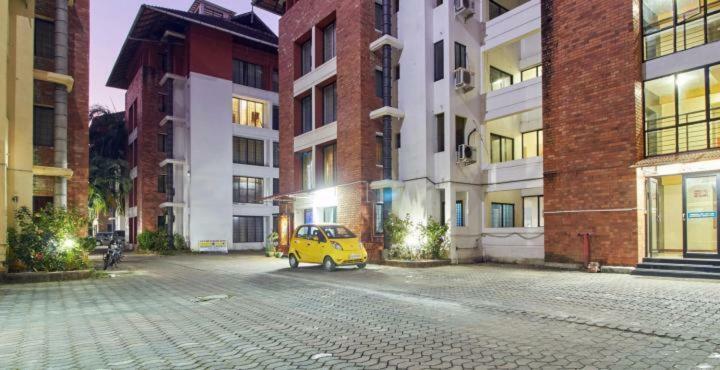 Krishna Gardens Hotell Guruvāyūr Eksteriør bilde